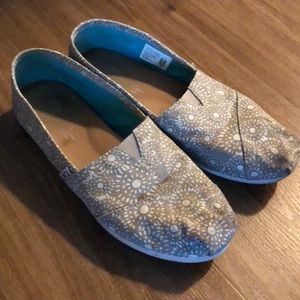 patterned toms